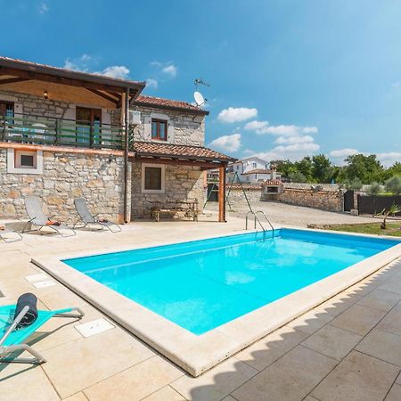 Lovely Home In Visnjan With Outdoor Swimming Pool Exteriér fotografie