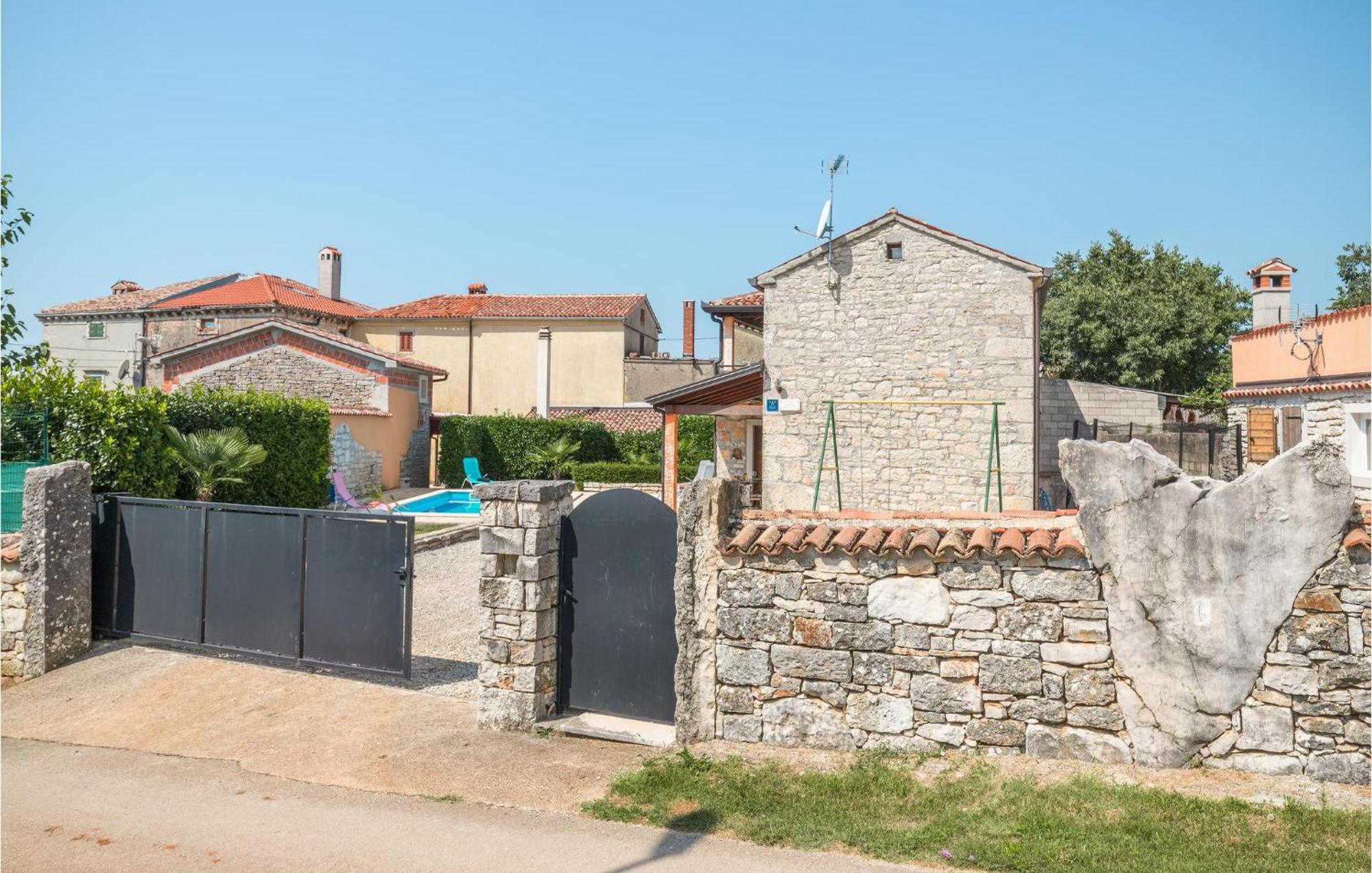 Lovely Home In Visnjan With Outdoor Swimming Pool Exteriér fotografie